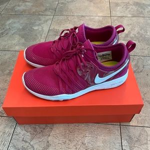 Womens Nike Free TR 7 Fuchsia Sneakers Size 8